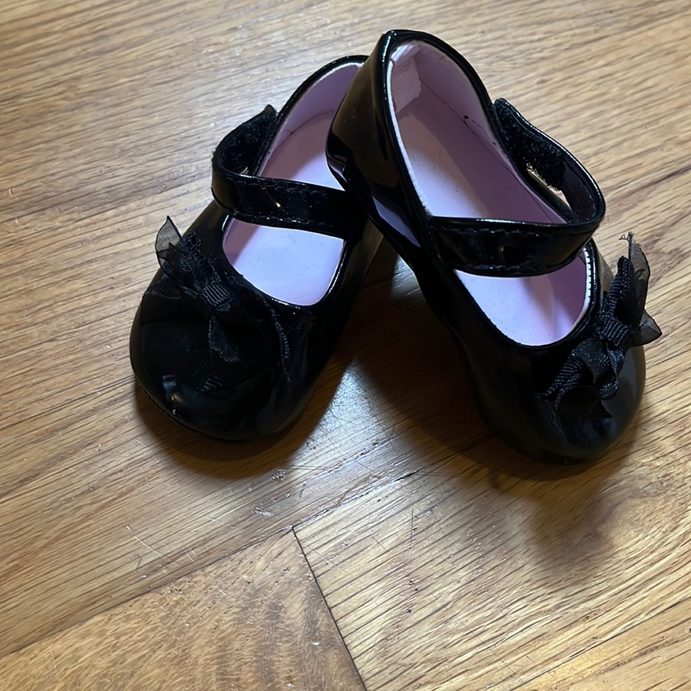 Baby patent leather styled black shoes